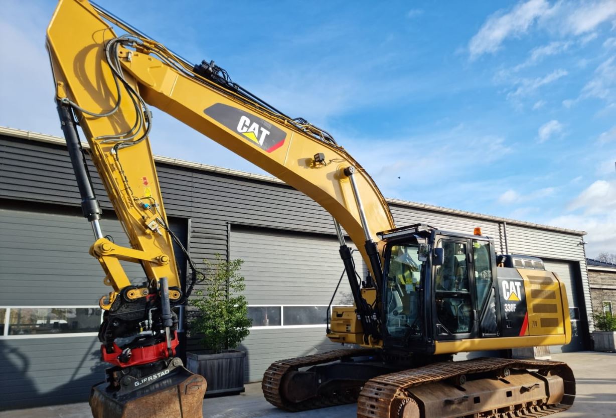 2017 Caterpillar 330FL